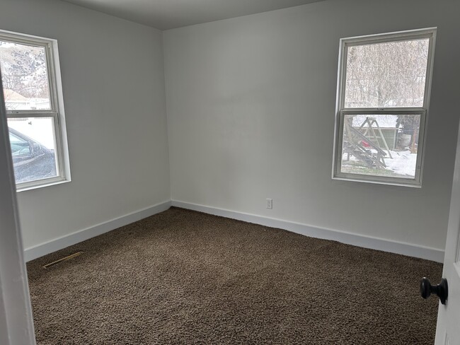 Building Photo - 1000 Canyon Rd