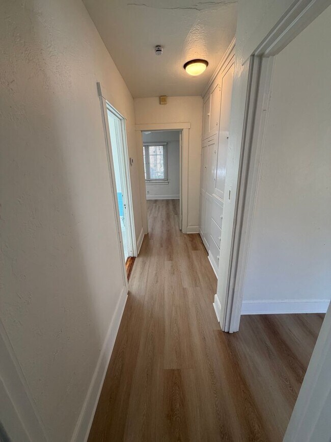 Building Photo - 2 Bedroom | 1 Bathroom | Single family home in Sacramento