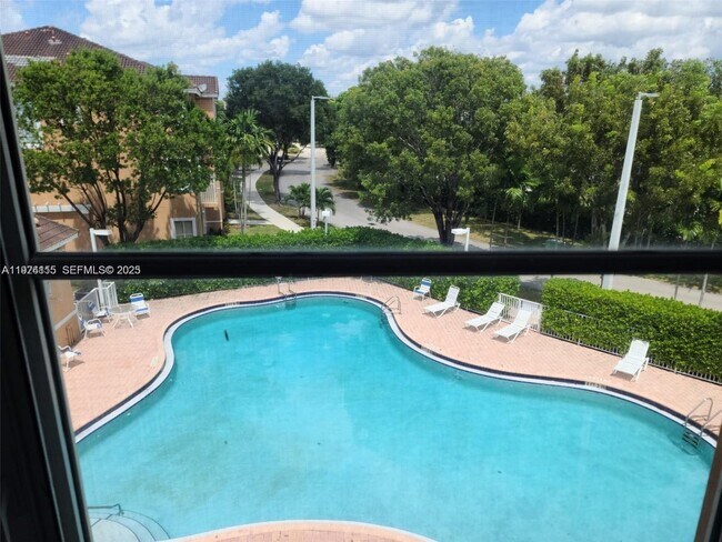 Building Photo - 17650 NW 73rd Ave