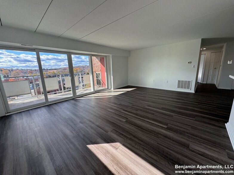 Primary Photo - 51 Hill Rd