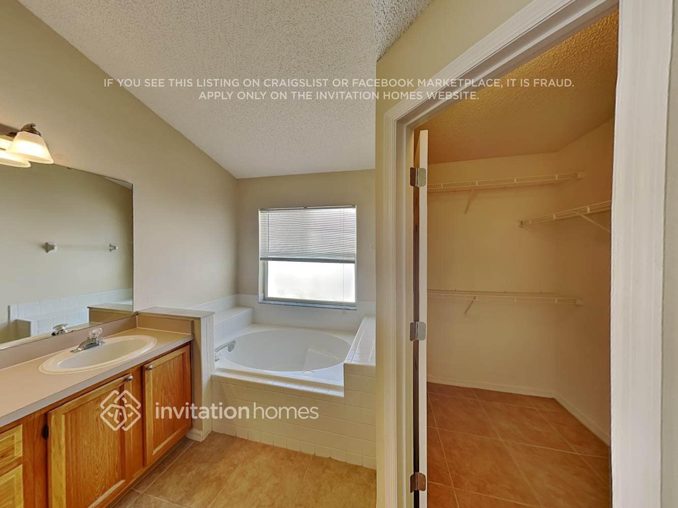 Building Photo - 1733 Snaresbrook Way