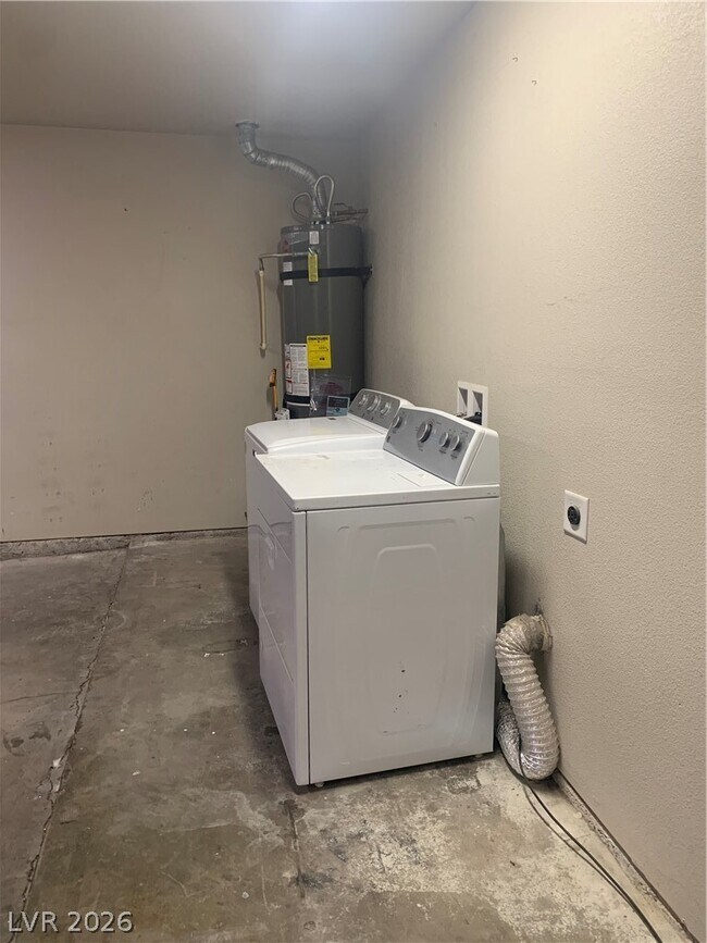 Building Photo - 548 Zuber Ave