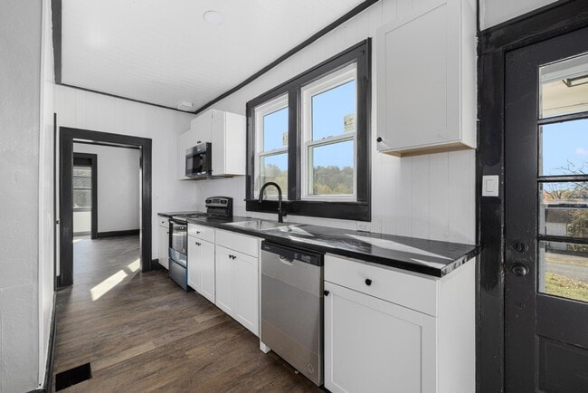 Building Photo - 3800 Memorial Blvd