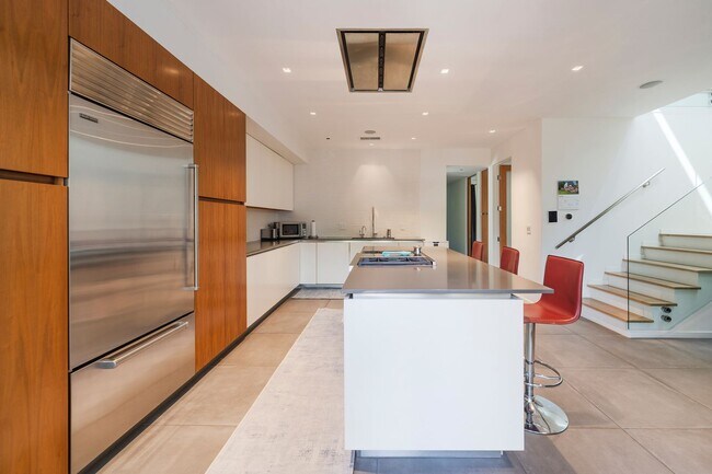 Building Photo - Stunning Custom Home in Del Rey
