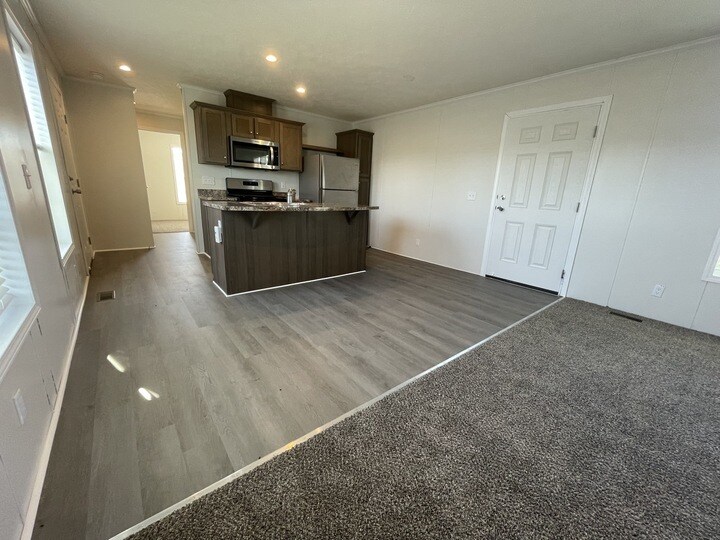 Building Photo - 15835 Marentette Dr