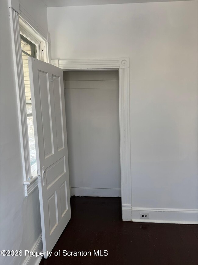 Building Photo - 719 Hemlock St