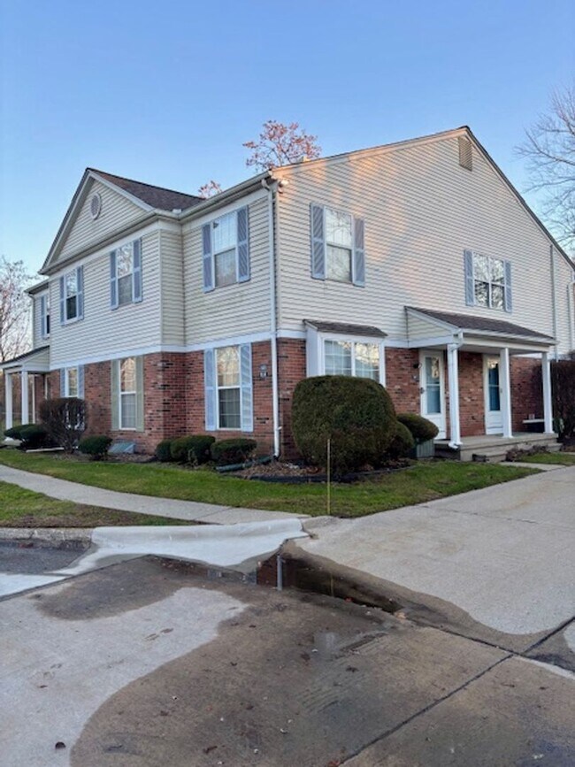 Primary Photo - Beautiful 2 bedroom upper condo with 1 car garage, Harrison Township