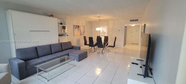 Building Photo - 5401 Collins Ave