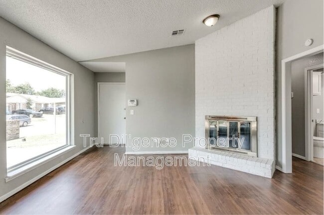 Building Photo - 210 Kathleen Dr