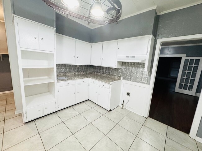 Building Photo - 3648 Evangeline St