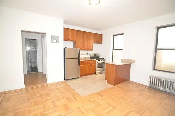 Building Photo - 1 bedroom in SUNNYSIDE NY 11104