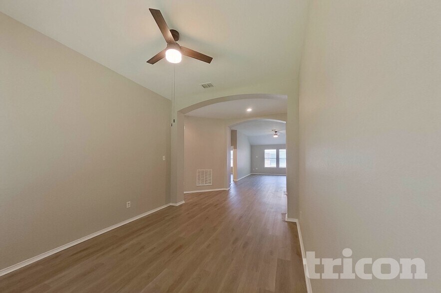 Building Photo - 522 Golden Bell Dr