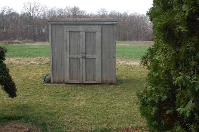 Building Photo - 132 Watertower Ct