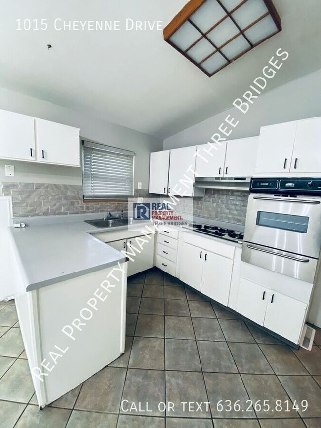 Building Photo - 1015 Cheyenne Dr