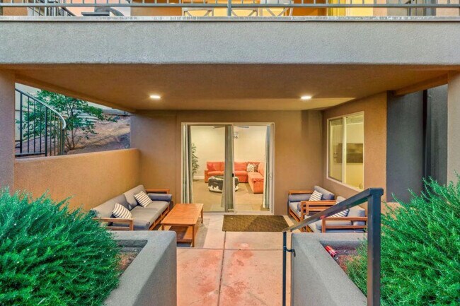 Building Photo - 3800 Paradise Vlg Dr