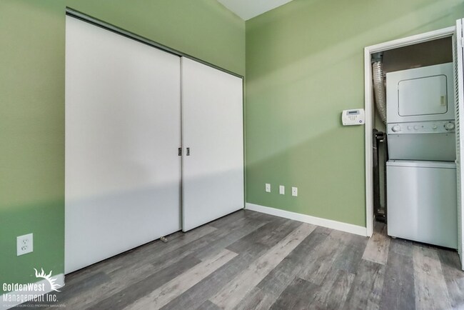 Building Photo - Updated 1Bdm 1Ba Condo with Modern Amenities and Prime Downtown San Diego Location!