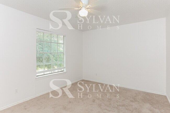 Building Photo - Feel welcome and comfortable in this spaci...