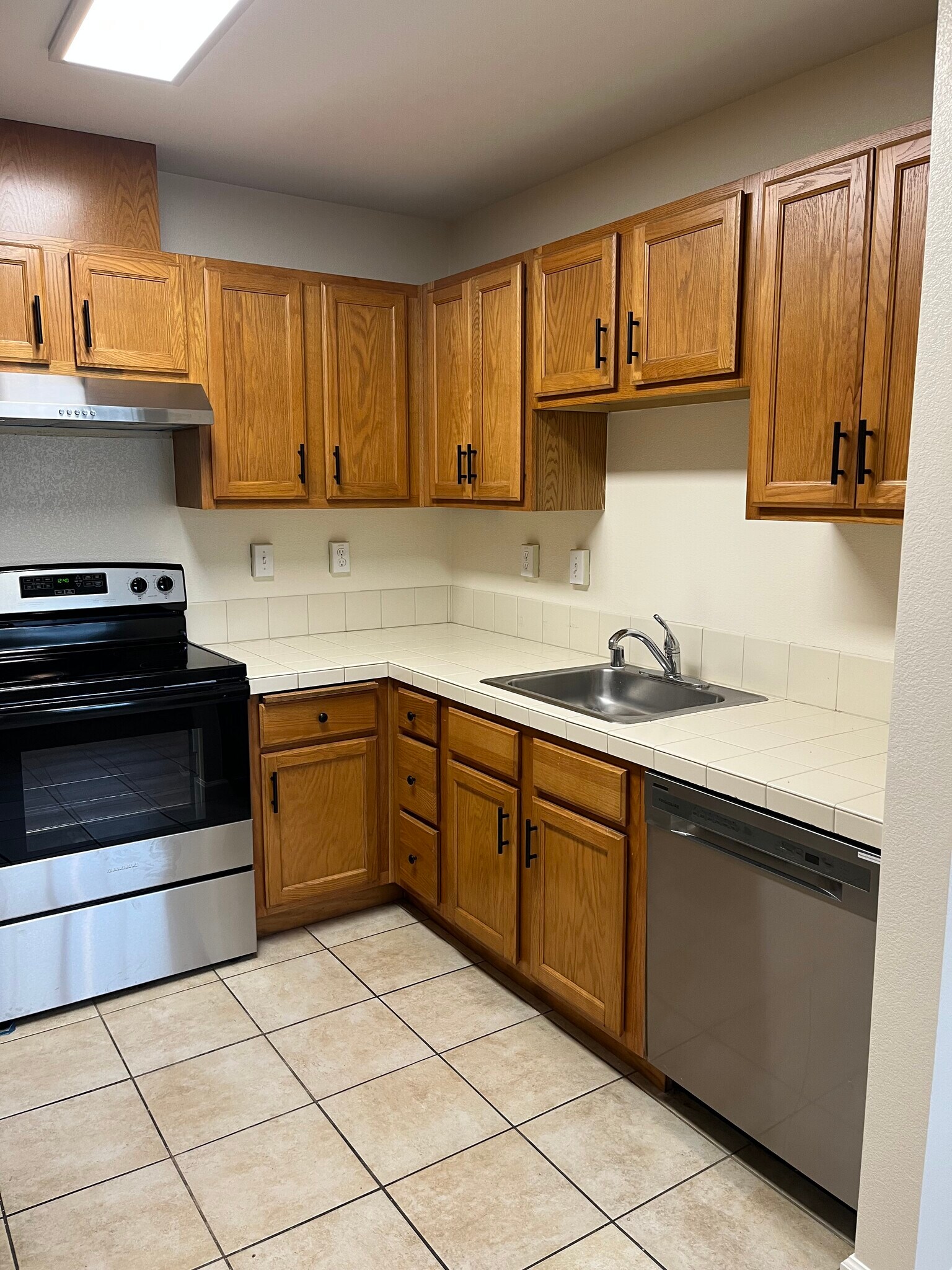 Building Photo - 2436 Avignon Cir