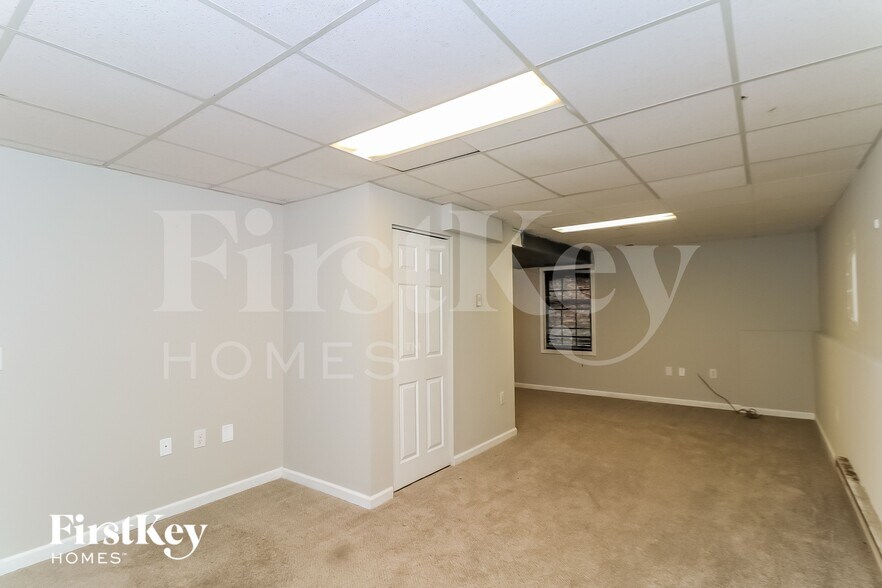 Building Photo - 7285 Wyngate Dr