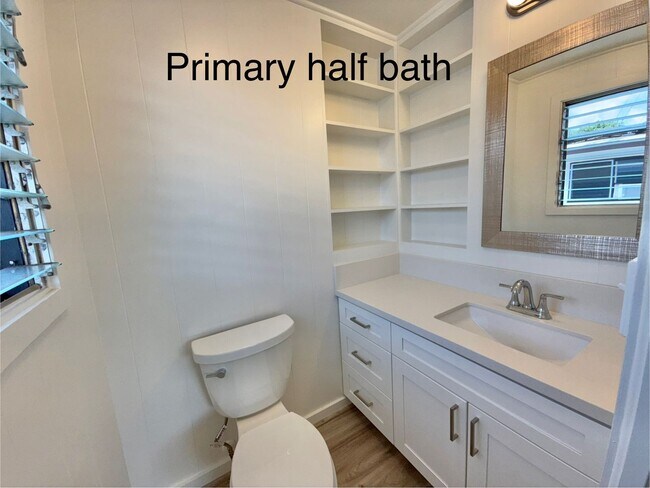 Building Photo - Modern two story Kaimuki home - all new ki...