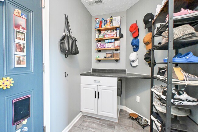 Building Photo - 5469 Fairford Ct