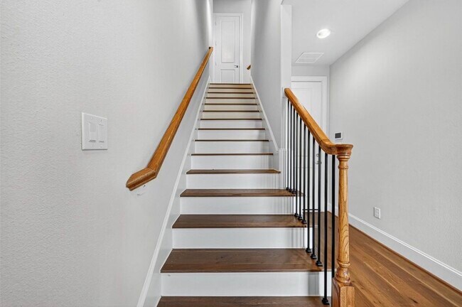 Building Photo - 815 Bringhurst St