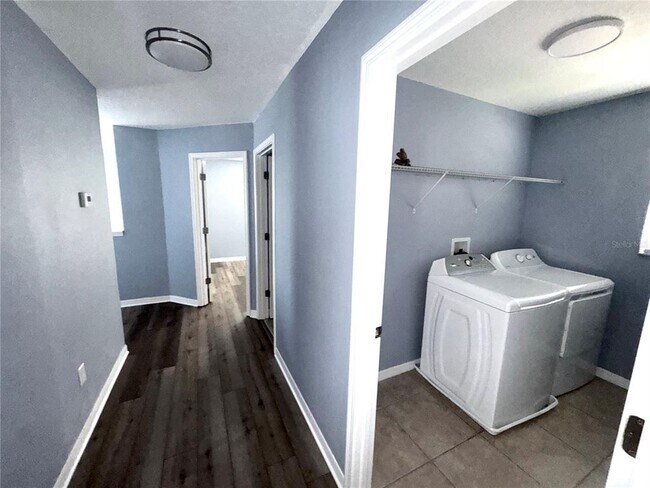 Building Photo - 2120 Song Sparrow Ct