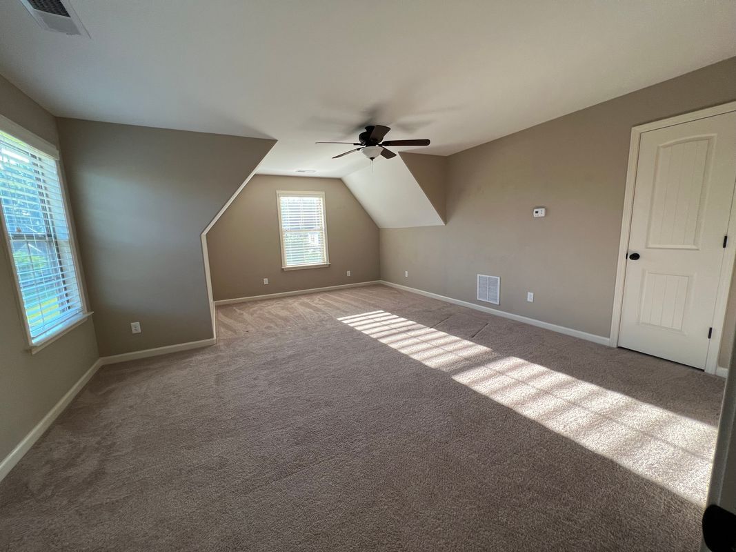 Building Photo - 5607 Pinetree Loop E