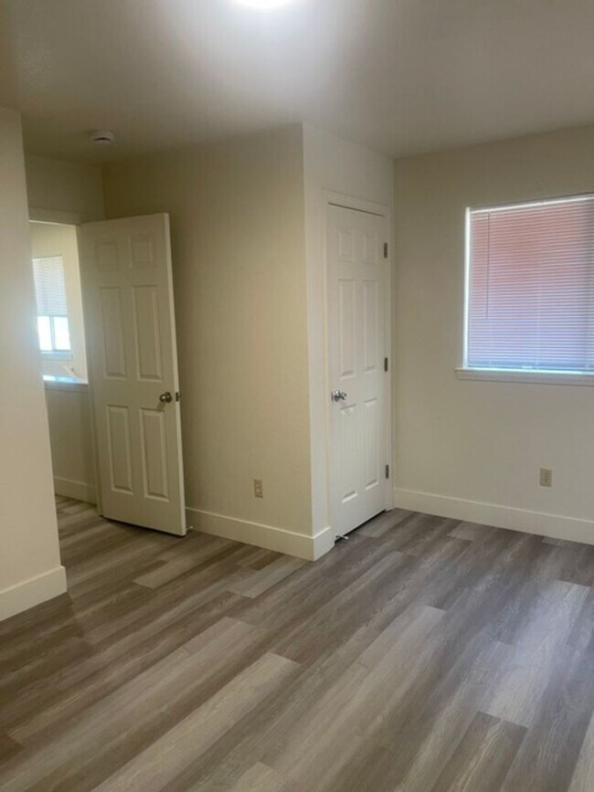 Building Photo - NF189-Kehl, Ron