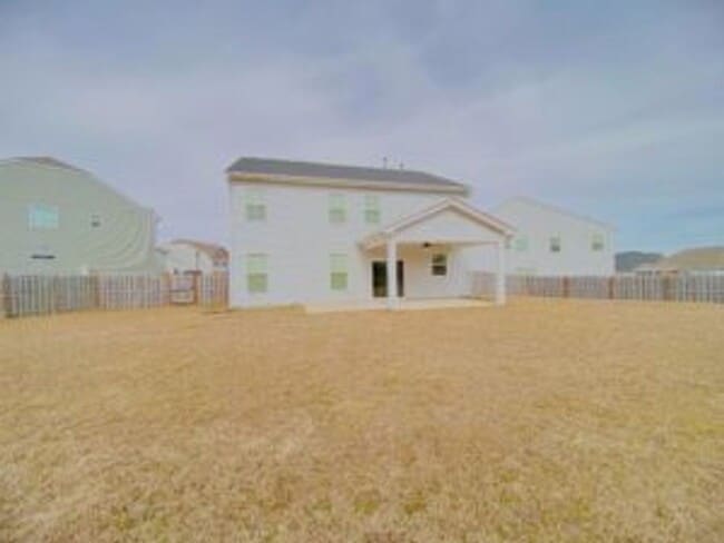 Building Photo - Like New in Longview!