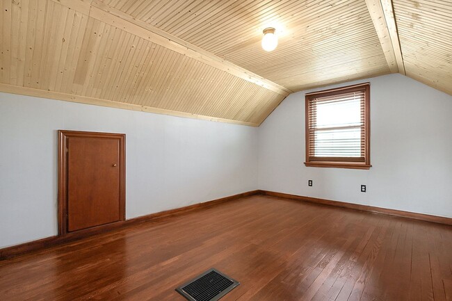 Building Photo - 3 Bed, 1 Bath Single-Family Home – Great L...