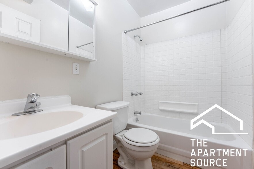 Building Photo - 1208 W Wrightwood Ave
