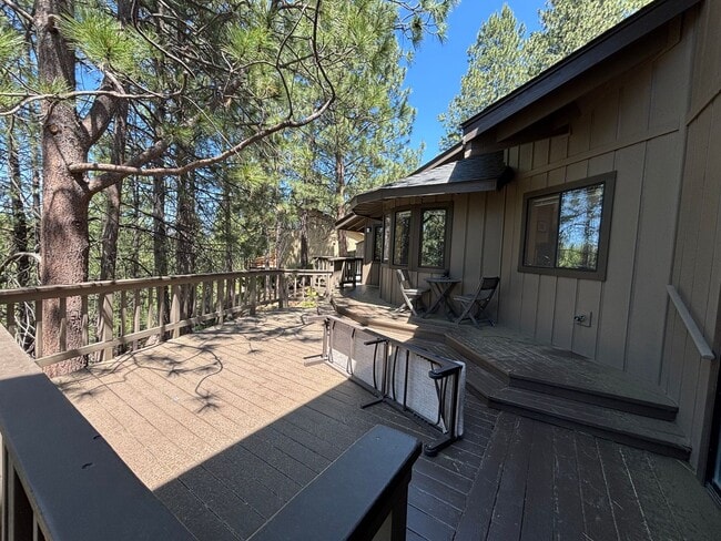 Building Photo - Stunning 3 Bed/ 2.5-Bath Home on the River...