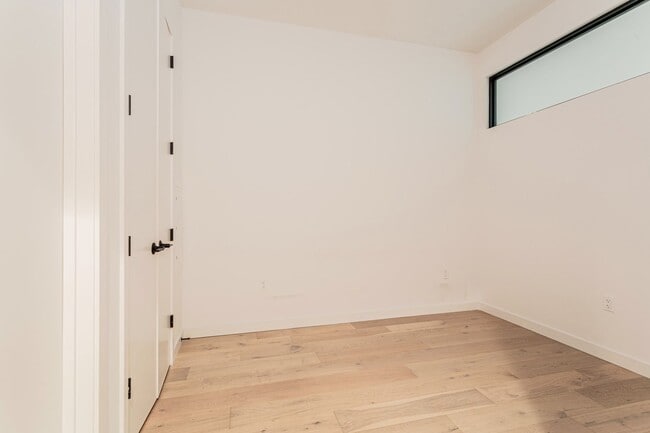 Building Photo - Light-Filled 2 Bed / 1 Bath – Wide-Plank Hardwood & W/D Included