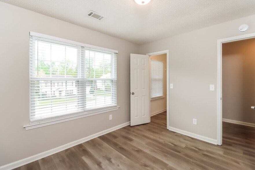 Building Photo - 10841 Paladin Dr