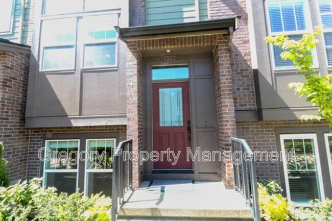 Primary Photo - 1327 Greenwich Walk NE