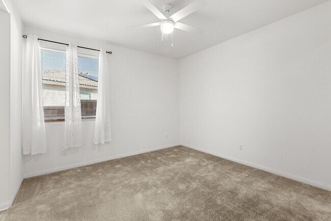 Building Photo - Stunning 4 bedroom 3 bath home in Summer Wind Trail Community