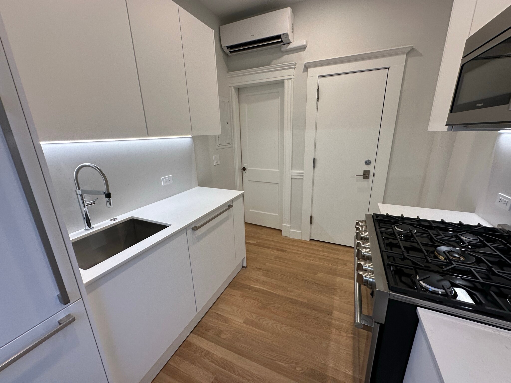 Building Photo - 15 Forest St