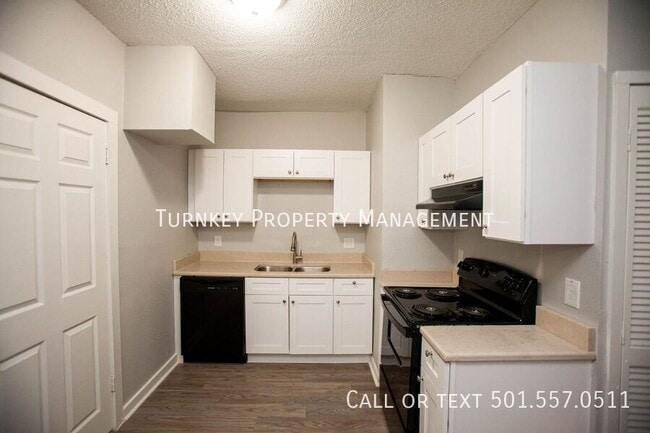 Building Photo - 1415 S Cedar St