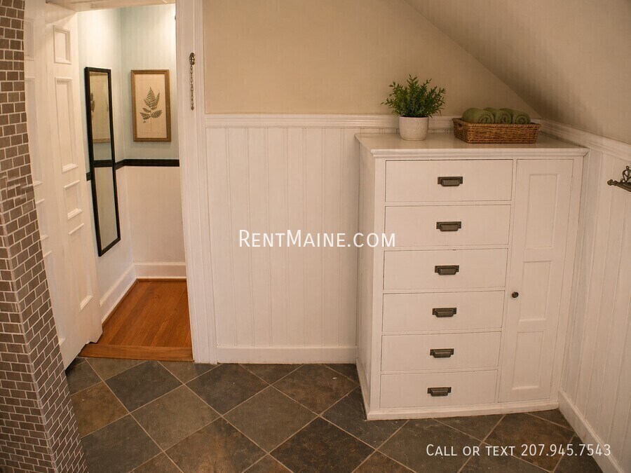 Building Photo - 99 Broadway