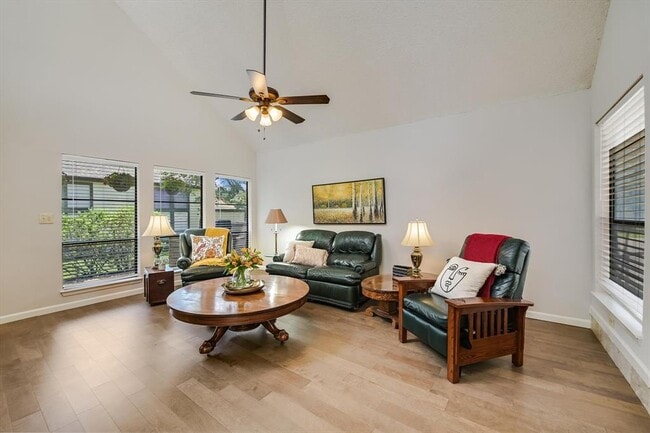 Building Photo - 15 Casa Verde St