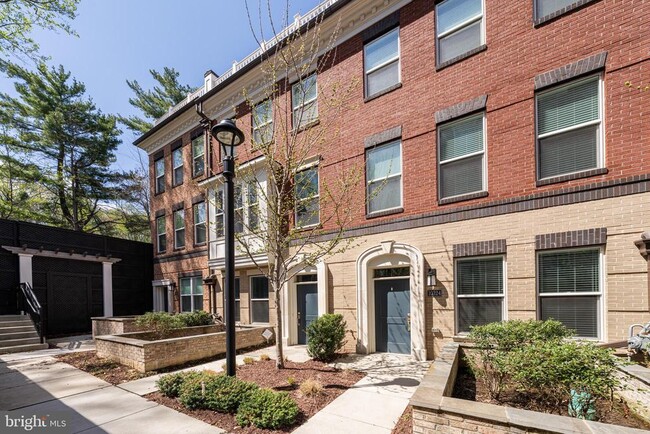 Building Photo - 10326 Grosvenor Pl
