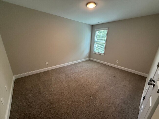 Building Photo - Beautiful 4-Bedroom House