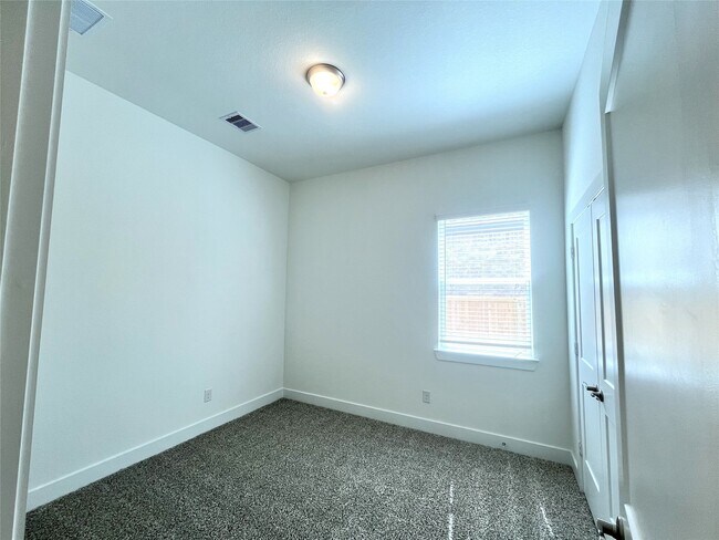 Building Photo - 2319 Forest Flower Wy