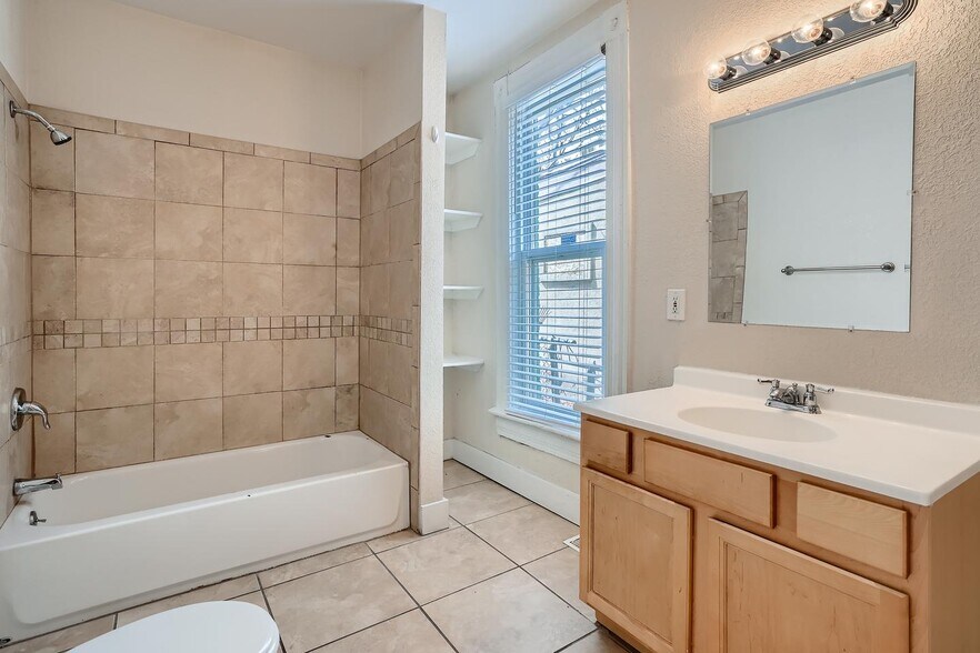 Building Photo - Beautiful Lincoln Park home by Art District on Santa Fe