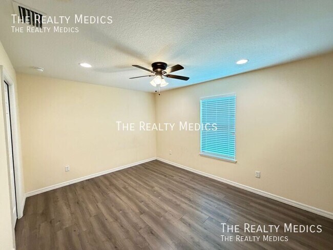 Building Photo - 2574 SW 164th Street Rd