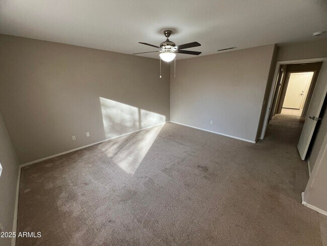 Building Photo - 13709 W Cottonwood St