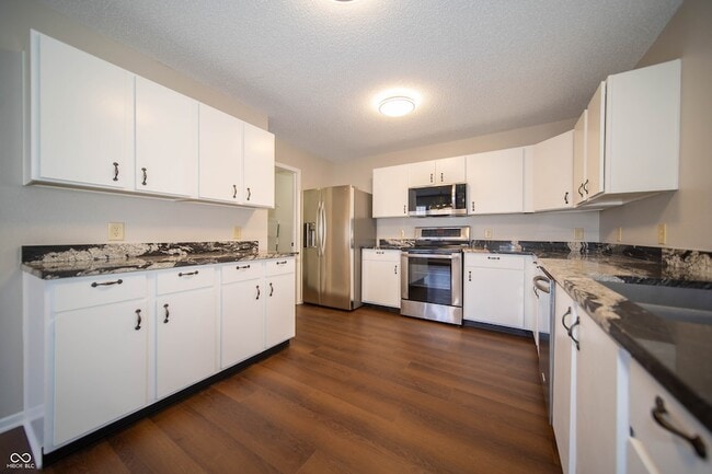 Building Photo - 1566 Howell Dr