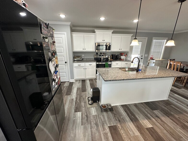 Building Photo - 231 Edith Way