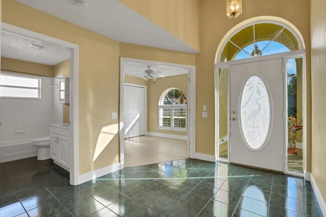 Building Photo - 3/2 in Pelican Bay